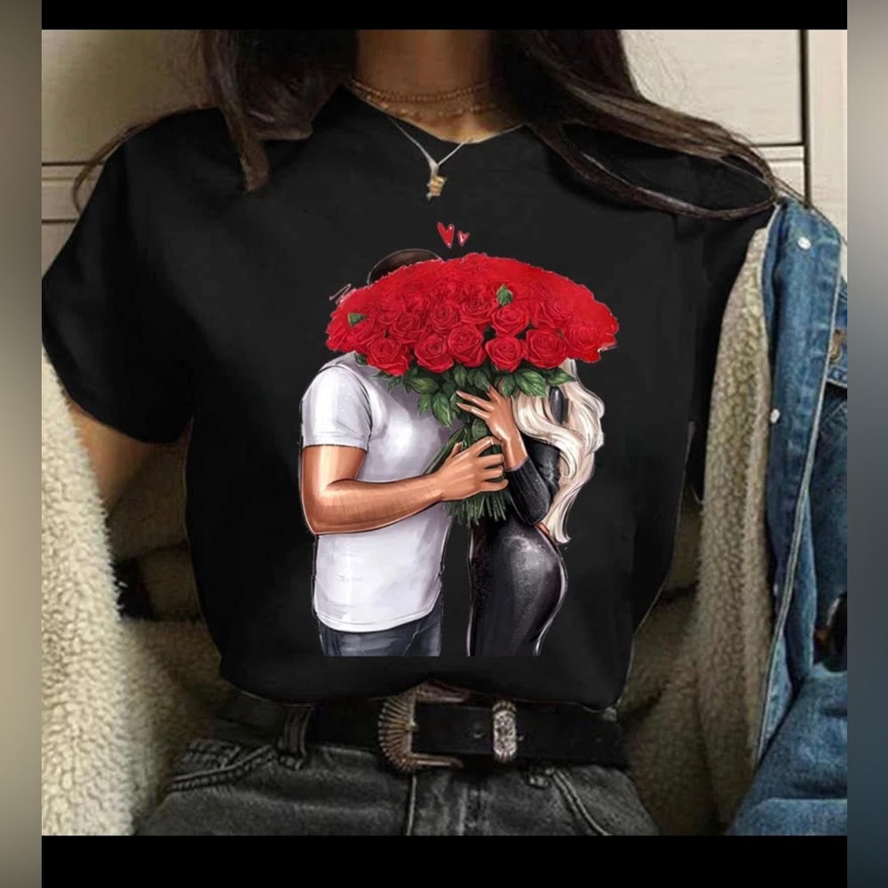 Fashion women's t-shirt whit necklace